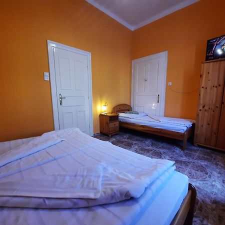 Gloria Apartman Дьюла Екстер'єр фото