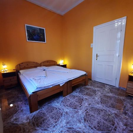 Gloria Apartman Дьюла Екстер'єр фото