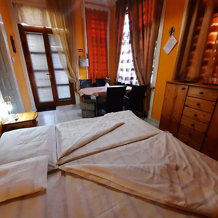 Gloria Apartman Дьюла Екстер'єр фото