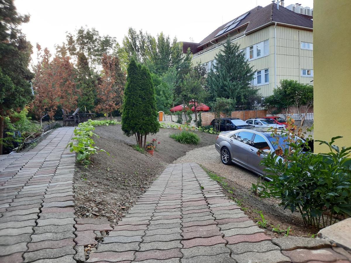 Gloria Apartman Дьюла Екстер'єр фото