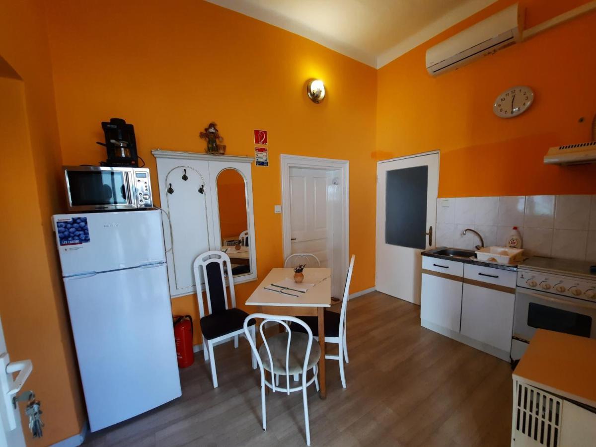 Gloria Apartman Дьюла Екстер'єр фото
