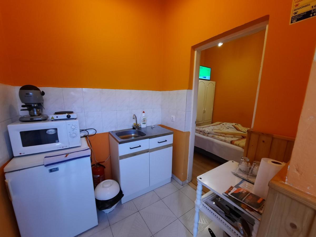Gloria Apartman Дьюла Екстер'єр фото