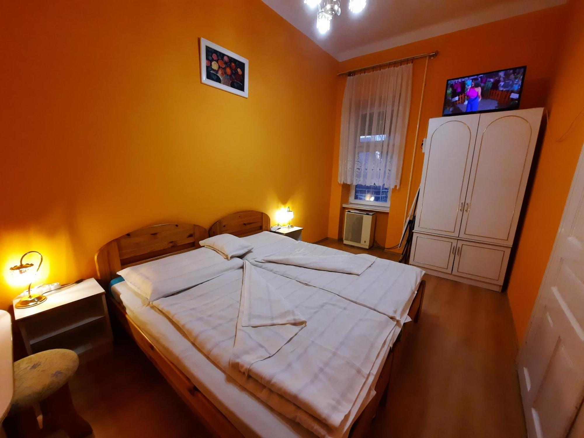 Gloria Apartman Дьюла Екстер'єр фото
