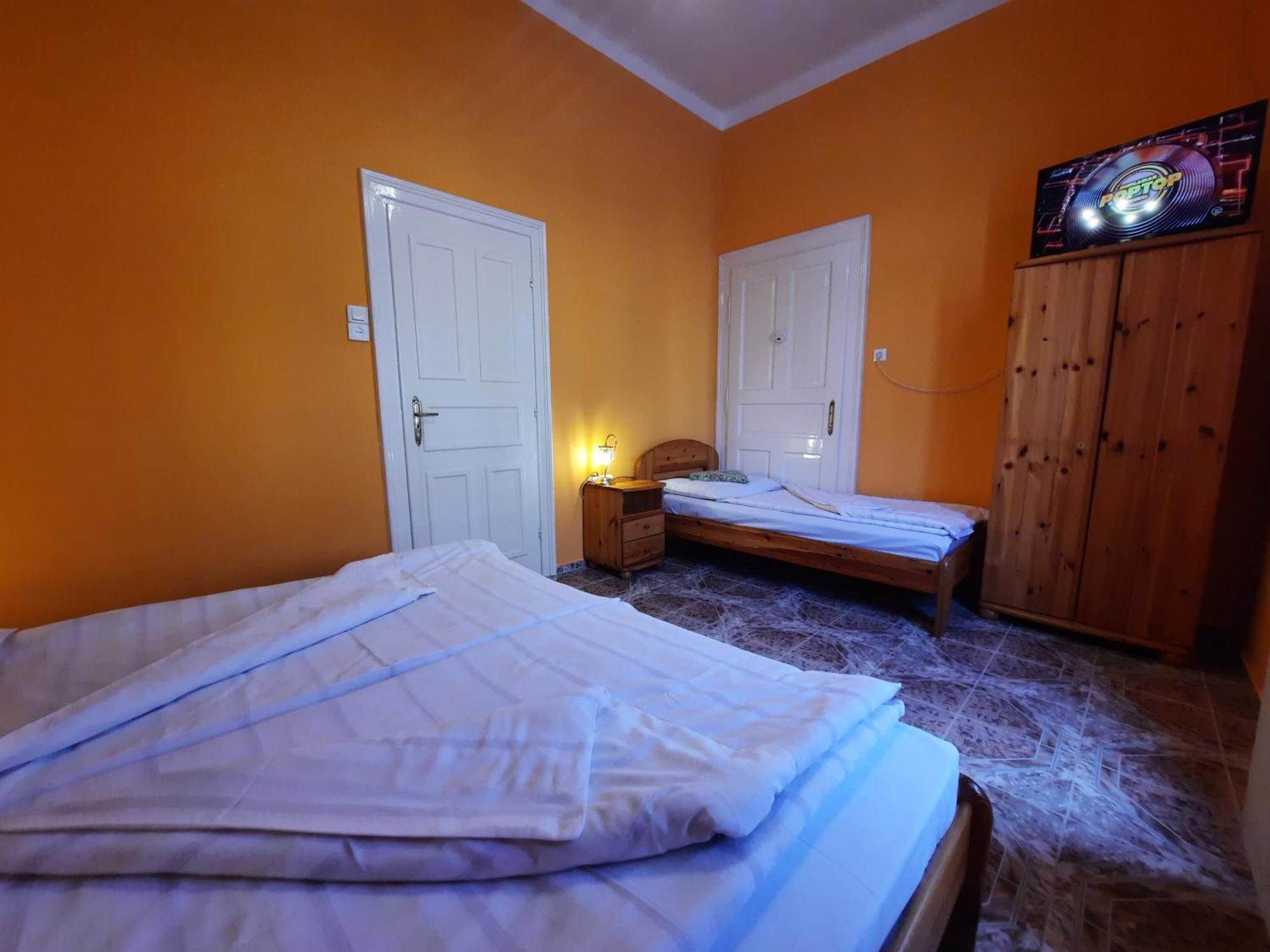 Gloria Apartman Дьюла Екстер'єр фото