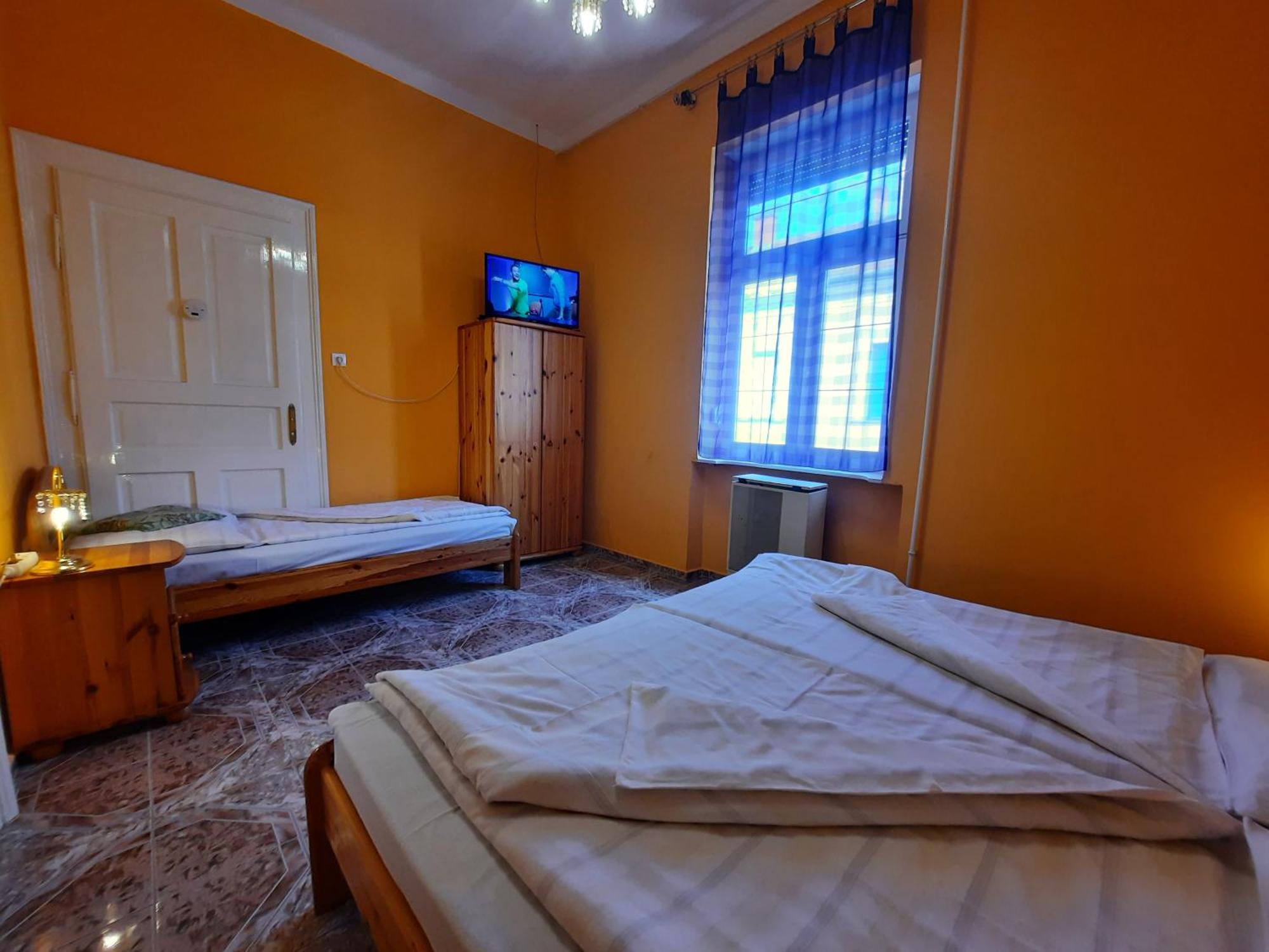 Gloria Apartman Дьюла Екстер'єр фото